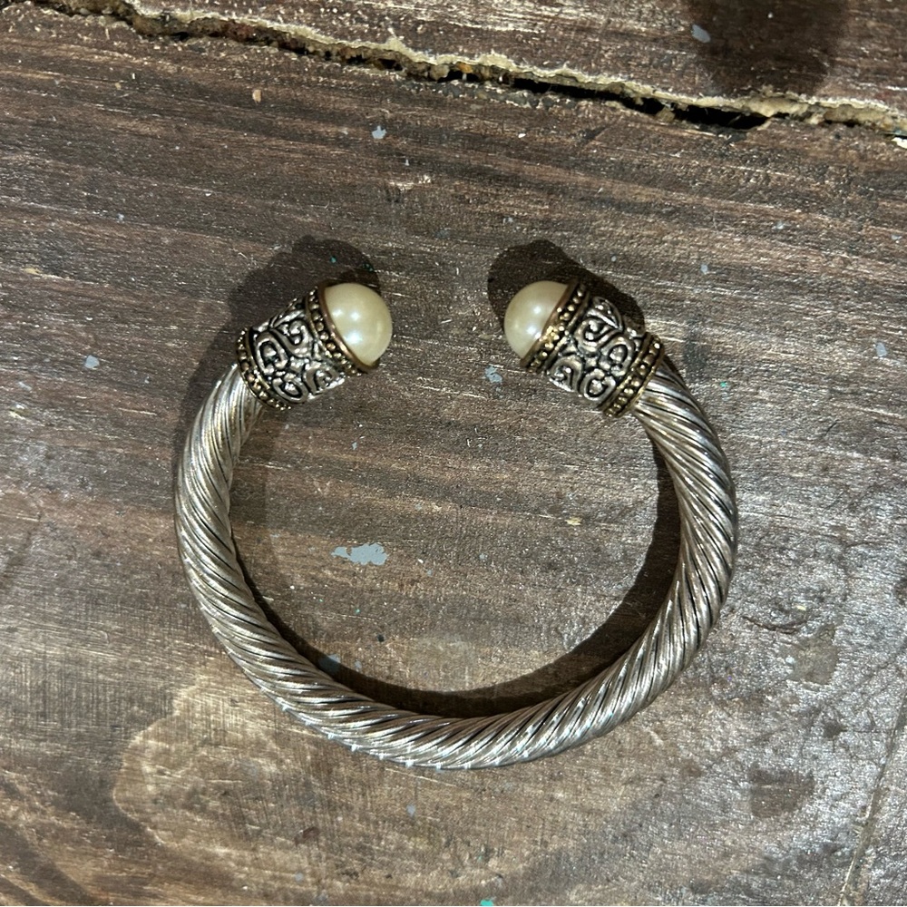 Elegant Silver and Gold-Toned Bracelet with Pearl Accents - Picture 2 of 4